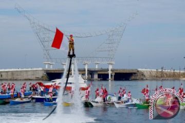 PENGIBARAN BENDERA PANTAI LOSARI