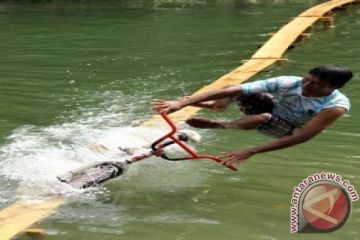 LOMBA BERSEPEDA MELEWATI SUNGAI
