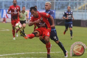 Arema kandaskan Persiba Balikpapan 3-0