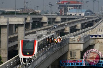 UJICOBA SKYTRAIN BANDARA SOETTA