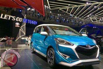 Lebih dekat dengan mobil asyik Toyota Sienta Ezzy (video)