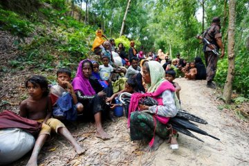 Sedikitnya 18.500 warga Rohingya menyeberang ke Bangladesh