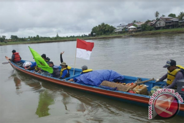 Arus mudik jalur sungai di Kapuas Hulu menurun