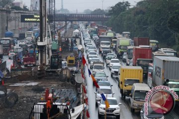 Jakarta-Cikampek normal imbas pembatasan truk ekspedisi
