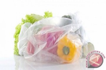 Patuhi larangan kantong plastik, pekerja supermarket Australia diamuk pembeli