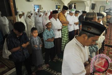 Jamaah Naqsabandiyah Sumbar laksanakan Shalat Ied hari ini