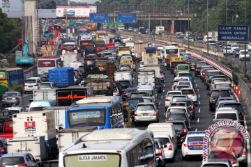 Macet parah di Tol Cikampek, "contra flow" diberlakukan sejak 11.15 WIB