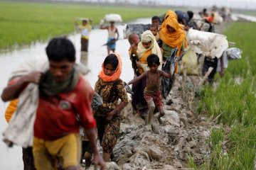 Bangladesh paksa 2.000 Rohingya tinggalkan pulau tempat sembunyi