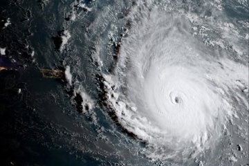 Badai Irma hancurkan 95 persen bagian Pulau St Martin di Prancis