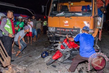 Satu tewas setelah truk tabrak belasan kendaraan