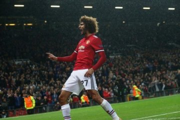 Tandukkan Fellaini membuat Wenger menelan kekalahan di Old Trafford