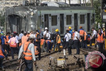 Perjalanan KRL dari Stasiun Kota dialihkan sementara