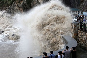 China keluarkan peringatan bahaya super topan Lekima