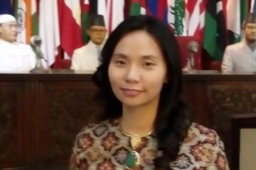 Livi Zheng bermain angklung Kartini di AS
