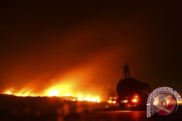 Pemadam kebakaran California berjuang karena cuaca panas