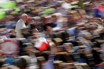 Paus kecam serangan-serangan teror di seluruh dunia