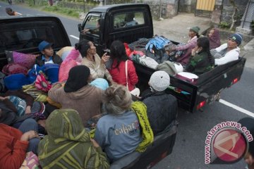 Warga sekitar Gunung Agung mengungsi ke Jembrana