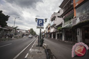 Jalan Malioboro dibersihkan dengan mesin pengepel pedestrian