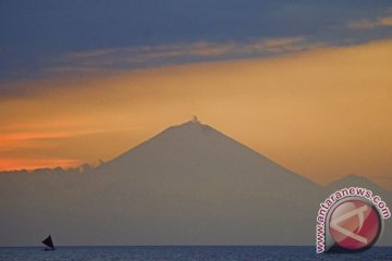 UGM petakan kawah Gunung Agung pakai drone