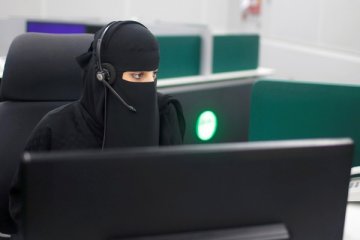 Arab Saudi izinkan perempuan mengemudi mulai 2018