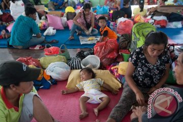 Menpora beri semangat kepada pengungsi Gunung Agung