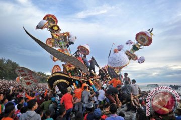 Ribuan warga Dumai saksikan budaya Hoyak Tabuik