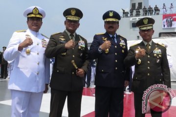 Pimpinan puncak TNI tabur bunga di Selat Sunda