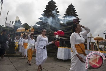 Pura Besakih dan kekhawatiran terhadap Gunung Agung