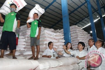 Stok pupuk untuk Jawa Barat aman