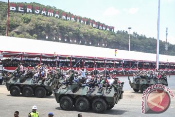 Sambut HUT TNI, warga padati Dermaga Indah Kiat