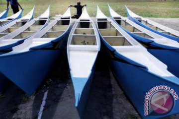 PRODUKSI PERAHU NELAYAN BERBAHAN FIBER
