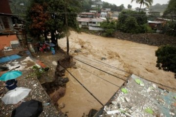 Duel Kosta Rika versus Honduras ditunda karena badai Nate