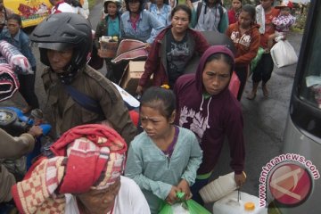 Pengungsi Gunung Agung ke Lombok bertambah