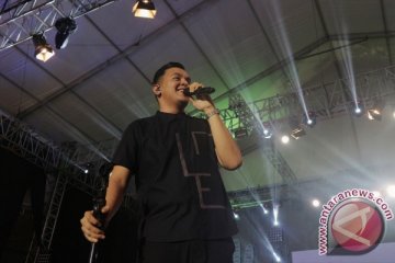 Saat Tulus menahan lapar di panggung Synchronize Fest 2017