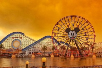 Disneyland California buat aturan baru soal penggunaan masker