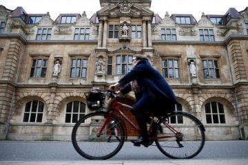 Oxford jadi kota pertama Inggris yang melarang mobil bensin dan diesel