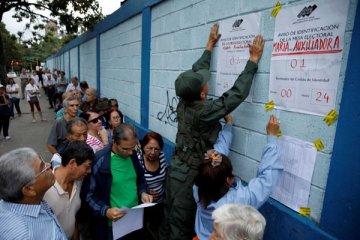 Gelombang penjarahan terjadi di luar ibu kota Venezuela