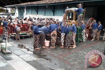 Keraton Yogyakarta gelar ritual jamasan kereta pusaka