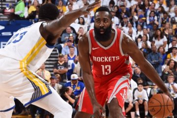 Tembakan Durant dianulir, Warriors ditekuk Rockets 121-122