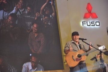 Iwan Fals nikmati jalan darat konser Sumatera