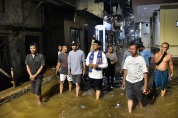 Anies melayat ke rumah korban banjir di Cipete