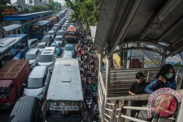 Jakarta-Bekasi ditempuh selama 7 jam pascainsiden crane