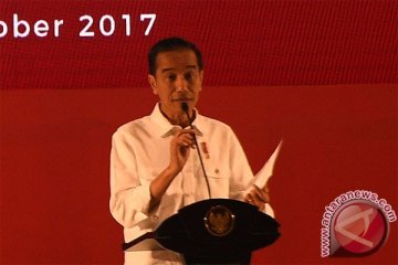 Presiden Jokowi cicipi kopi khas Maluku
