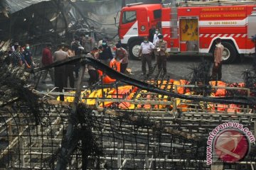 Gudang petasan terbakar tewaskan puluhan orang