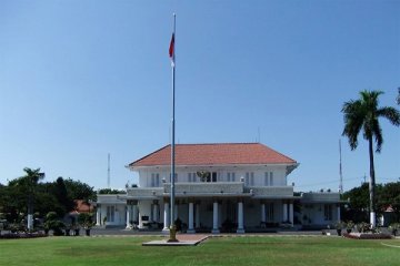 Khofifah-Emil resmi masuk Gedung Negara Grahadi