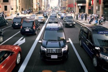 Mencoba taksi Jepang bertenaga elpiji keluaran Toyota