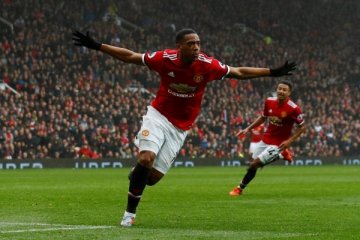 United menang 2-0 atas Benfica