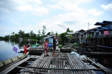 Pokmas Tanjung Lokang: Warga terima bantuan ikan Semah dari TNBKDS