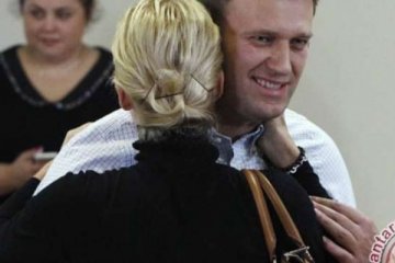 Pemimpin oposisi Rusia dipulangkan dari rumah sakit