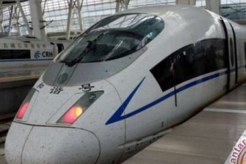 Kereta cepat Hong Kong-China daratan diuji coba